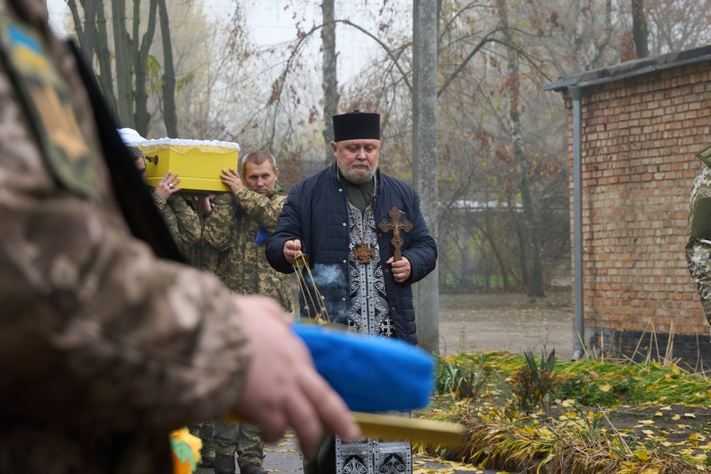 Нікополь сьогодні провів в останню путь Захисника (фото) 7