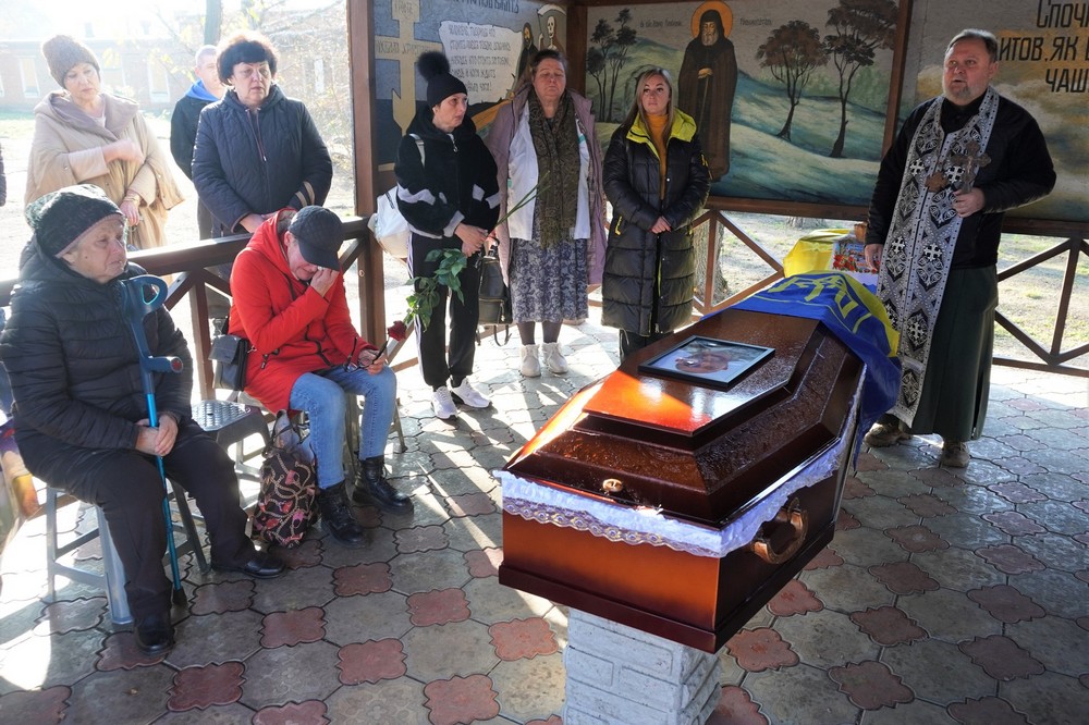 Нікополь сьогодні провів в останню путь Захисника (фото) 9