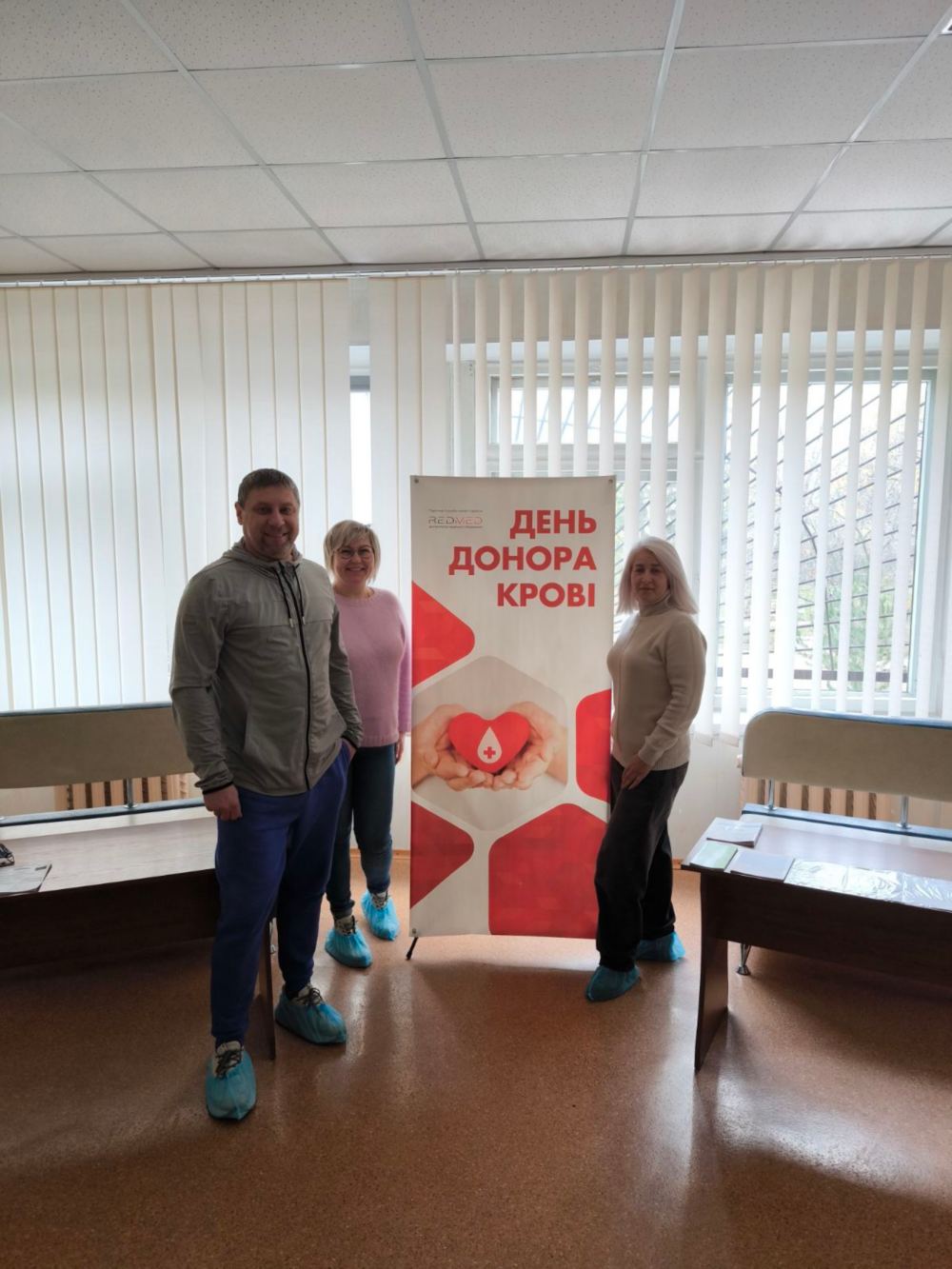 Освітяни Нікополя здали кров для поранених військових ЗСУ (фото)