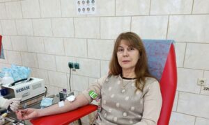 Освітяни Нікополя здали кров для поранених військових ЗСУ (фото) 4