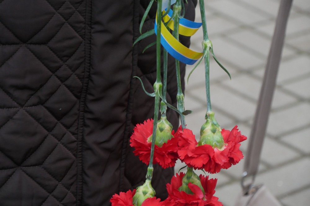 У мирному житті був електромонтером: у Покрові сьогодні відкрили меморіальну дошку полеглому на війні старшому сержанту (фото)