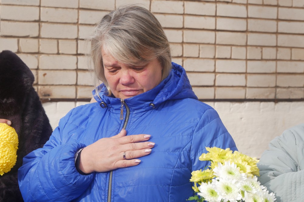 У мирному житті був електромонтером: у Покрові сьогодні відкрили меморіальну дошку полеглому на війні старшому сержанту (фото)