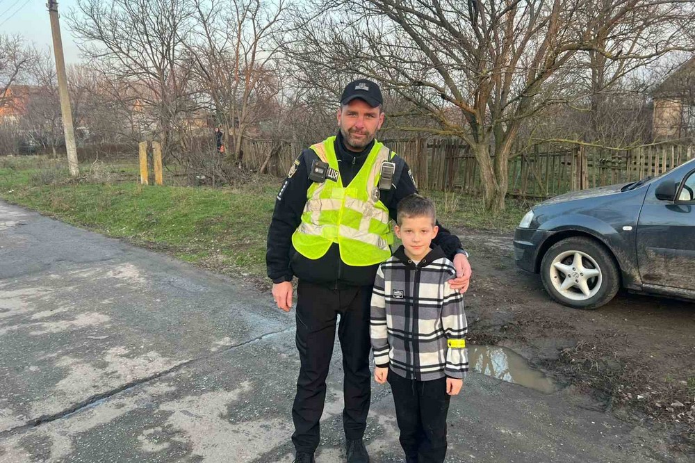 Поліцейські громад Нікопольщини розповіли людям про правила безпеки в темний час доби (фото) 4 Поліцейські громад Нікопольщини розповіли людям про правила безпеки в темний час доби (фото) 4