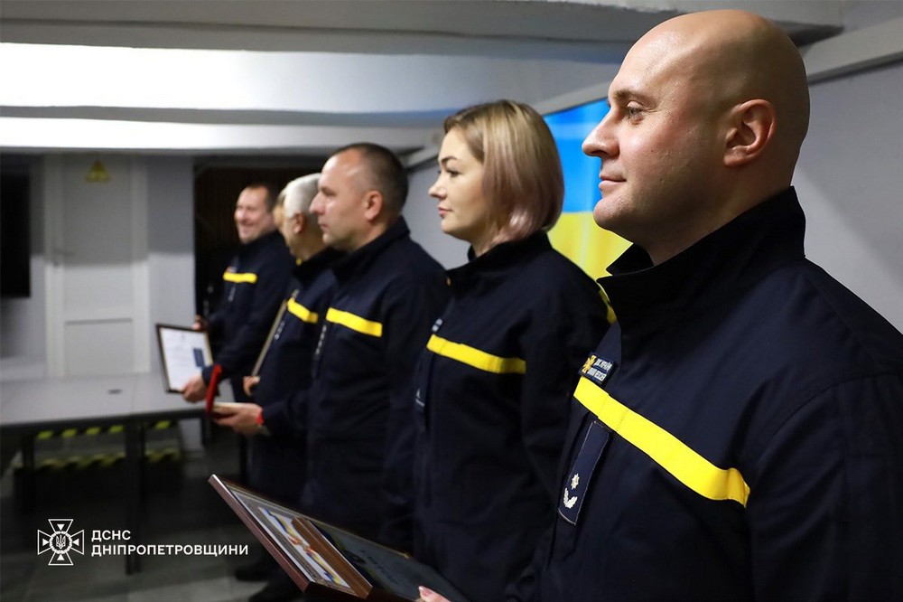 Рятувальники Дніпропетровщини отримали нагороди 5 Рятувальники Дніпропетровщини отримали нагороди 5