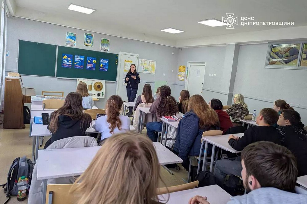 Школярам Покрова розповіли про роботу у ДСНС і нагадали правила мінної безпеки (фото) 4