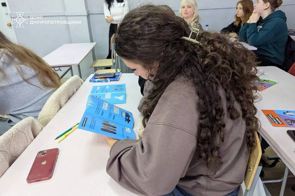 Школярам Покрова розповіли про роботу у ДСНС і нагадали правила мінної безпеки (фото) 5