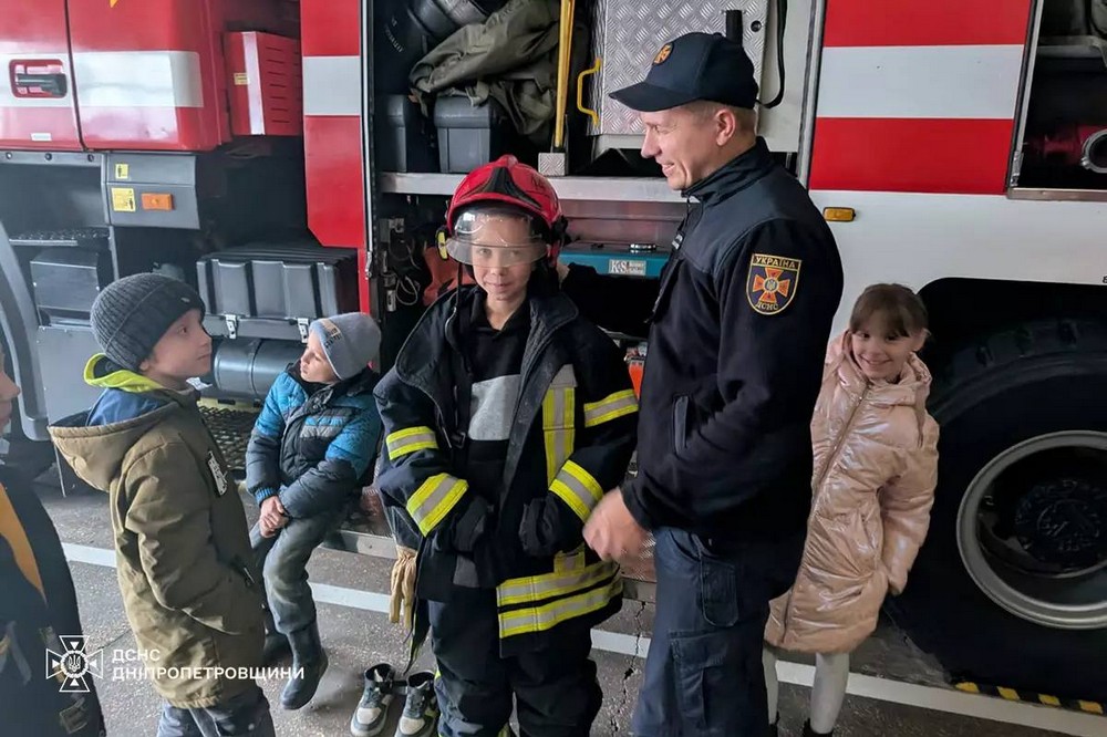 Школярі завітали до рятувальників Покрова (фото) 2