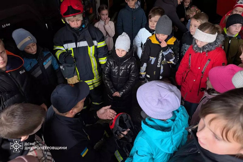  Школярі завітали до рятувальників Покрова (фото) 3