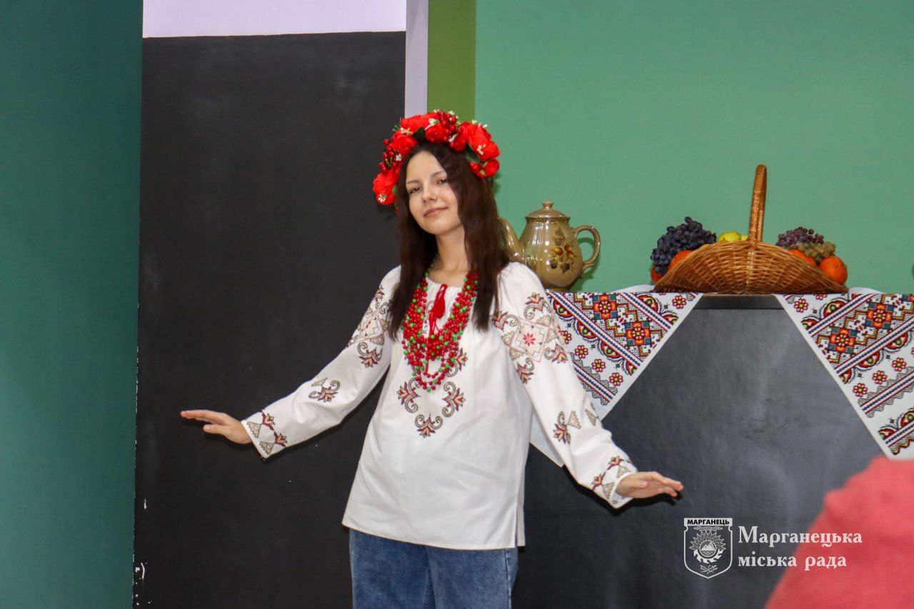 У Марганці відзначили День працівника культури (фото) 2 У Марганці відзначили День працівника культури (фото) 2