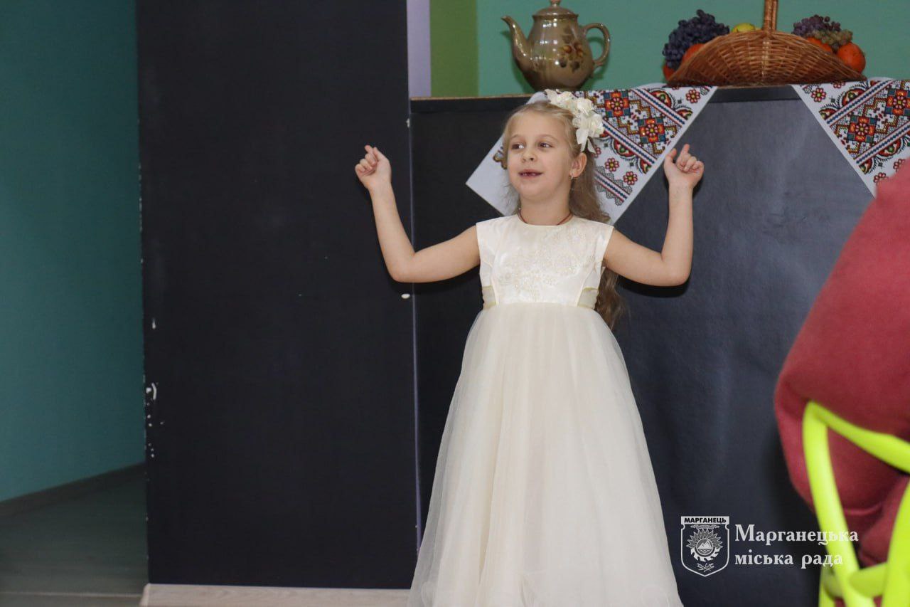 У Марганці відзначили День працівника культури (фото) 3 У Марганці відзначили День працівника культури (фото) 3