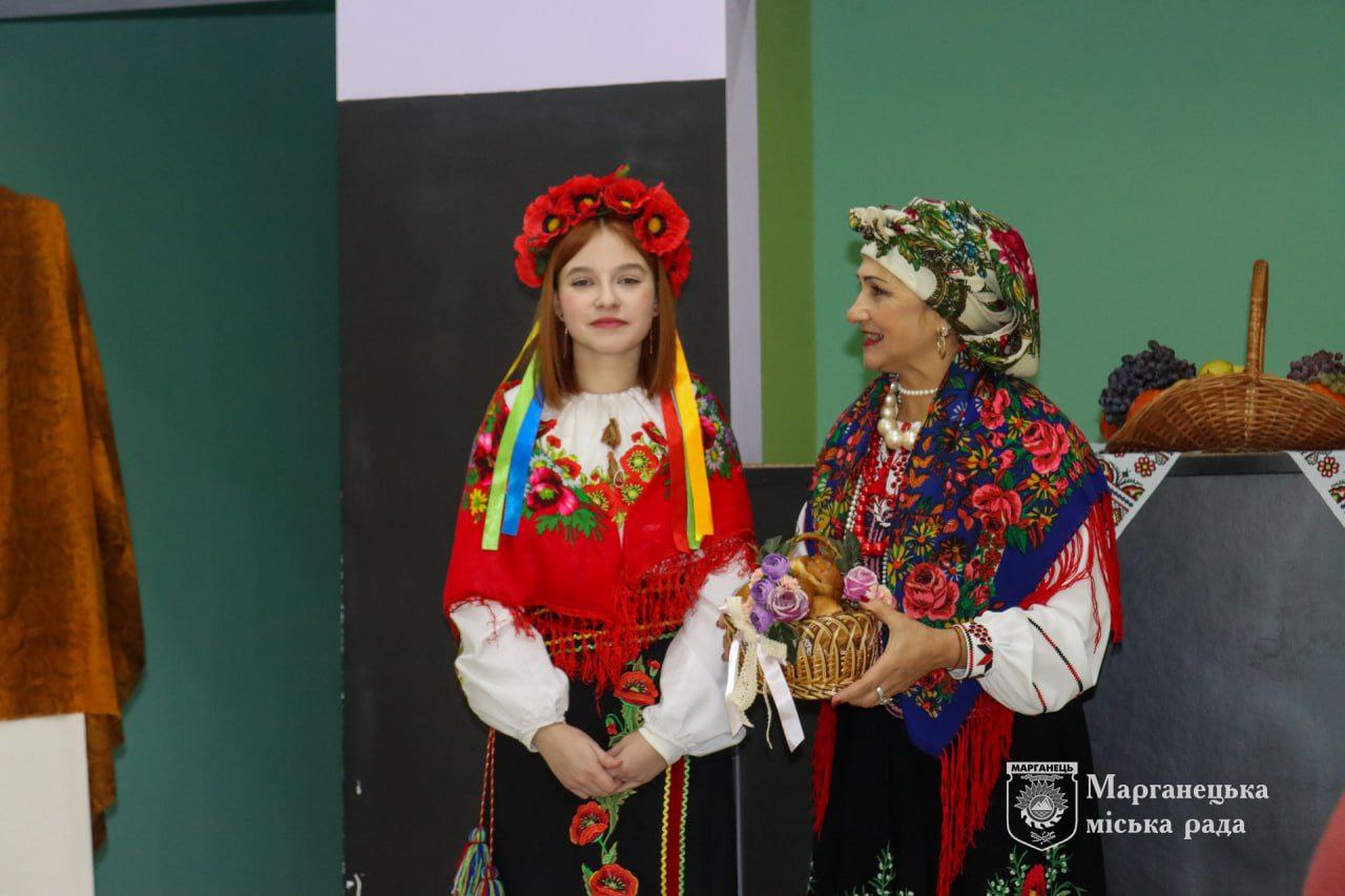 У Марганці відзначили День працівника культури (фото) 9 У Марганці відзначили День працівника культури (фото) 9