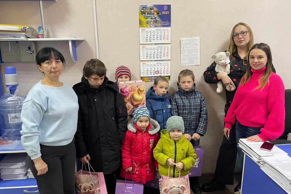 У Нікополі привітали дітей з родин, які опинилися у складних життєвих обставинах зі святом (фото) 4