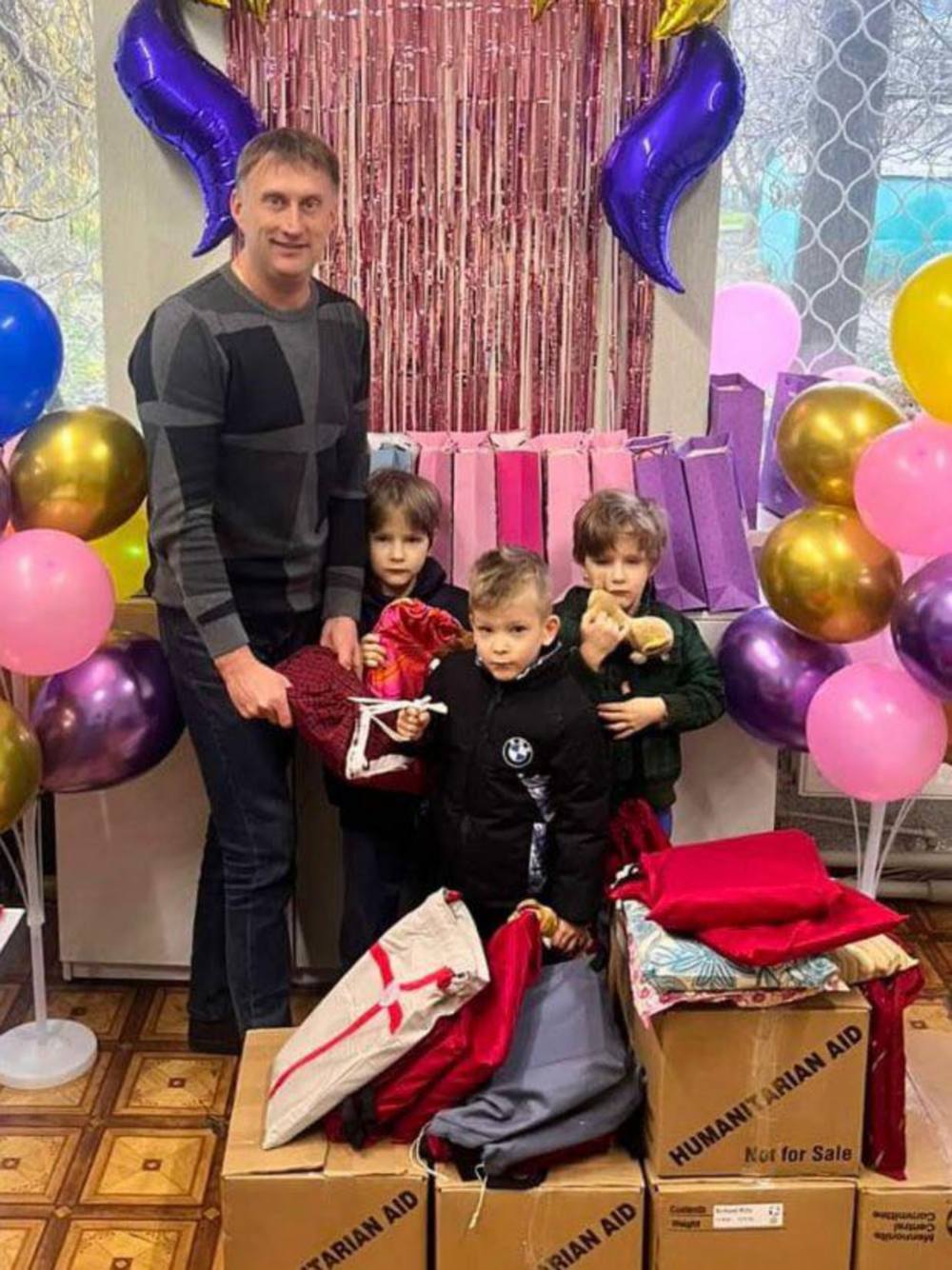 У Нікополі привітали дітей з родин, які опинилися у складних життєвих обставинах зі святом (фото) 8