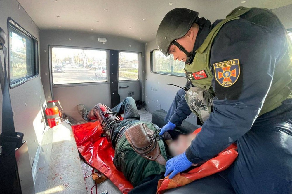 У Нікополі сьогодні ворог поцілив по АЗС 2 У Нікополі сьогодні ворог поцілив по АЗС 2