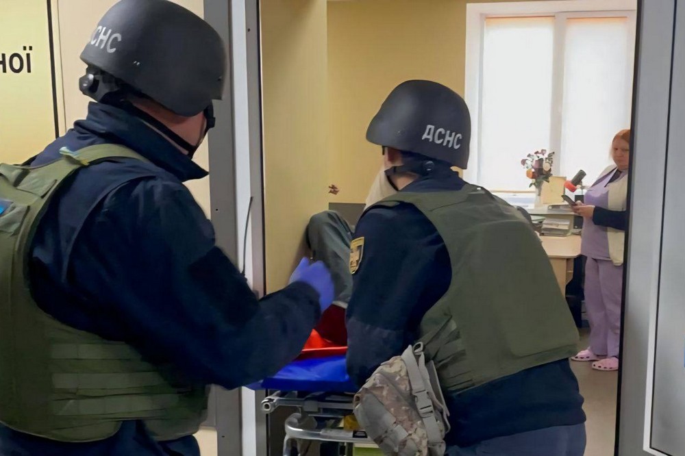 У Нікополі сьогодні ворог поцілив по АЗС 3 У Нікополі сьогодні ворог поцілив по АЗС 3