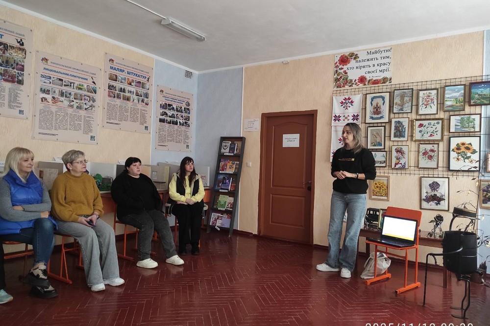 Викладачі ліцею Нікополя отримали психологічну і гуманітарну допомогу Викладачі ліцею Нікополя отримали психологічну і гуманітарну допомогу