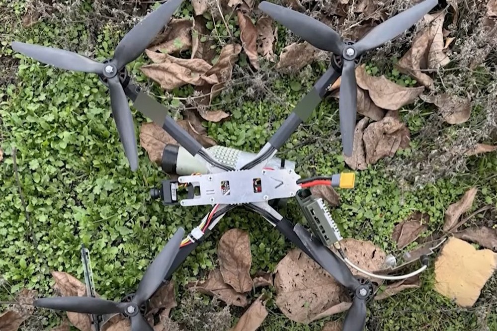 ВІДЕО: на Нікопольщині дрон впав біля будинку і не здетонував: поліцейські знешкодили небезпечний боєприпас