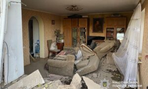 Загибла і двоє поранених: наслідки обстрілів Нікополя та області зафіксували правоохоронці (фото) 56 наслідки обстрілів Нікополя та області зафіксували правоохоронці (фото) 2