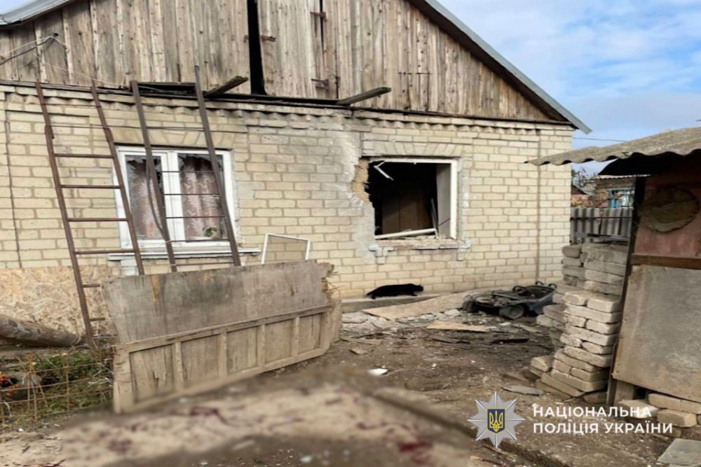 наслідки обстрілів Нікопольщини і області, зафіксували поліцейські (фото) 3 наслідки обстрілів Нікопольщини і області, зафіксували поліцейські (фото) 3