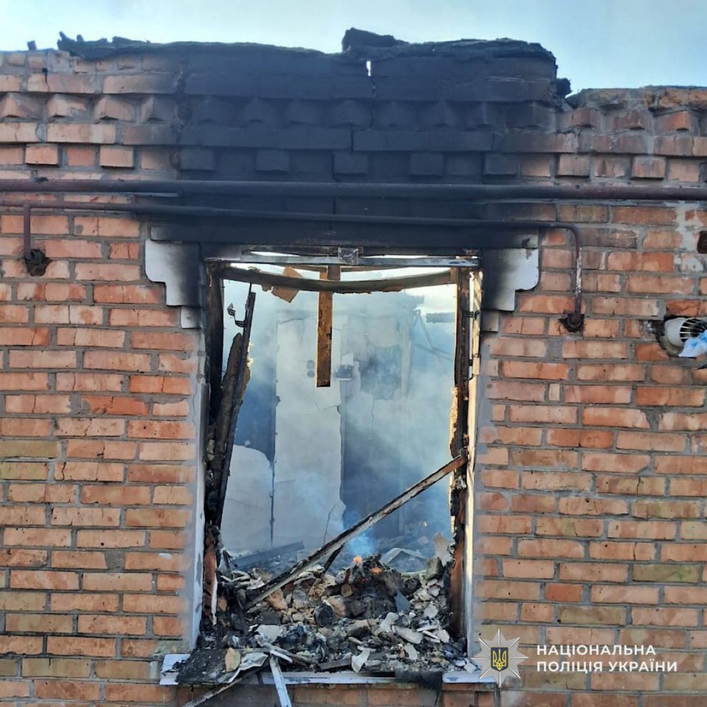 наслідки обстрілів Нікопольщини і області, зафіксували поліцейські (фото) 4 наслідки обстрілів Нікопольщини і області, зафіксували поліцейські (фото) 4