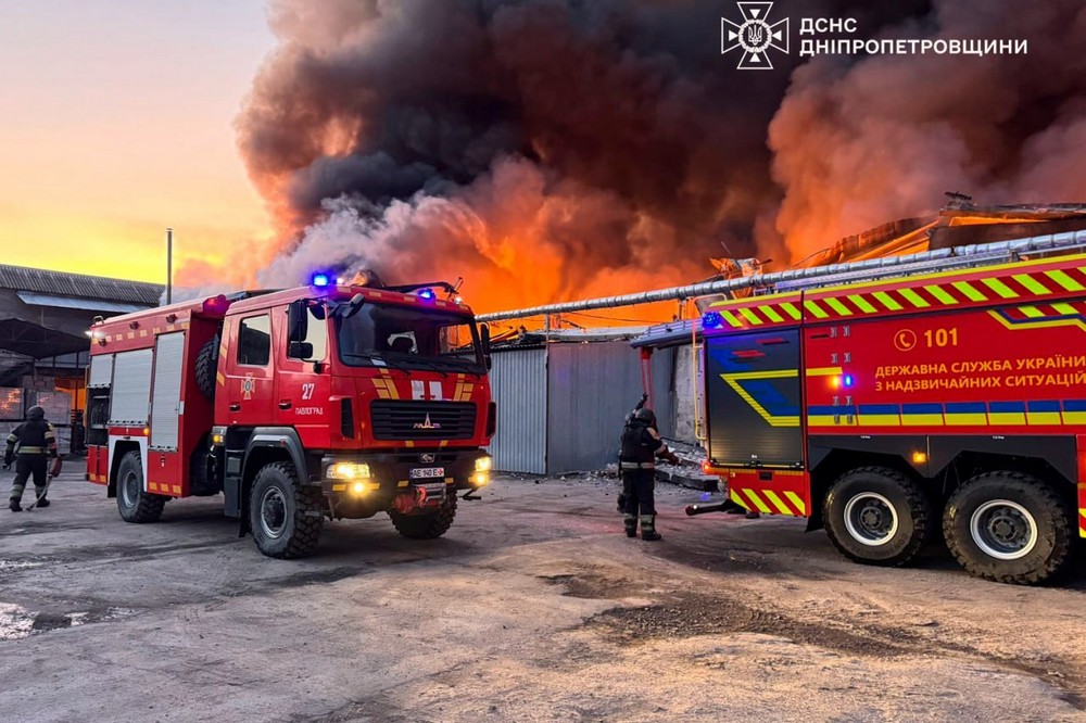 Наслідки атак у Нікополі та області: фото