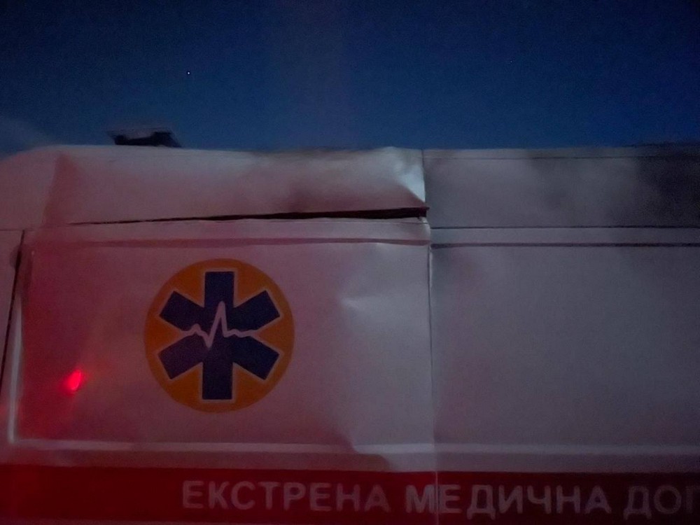 photo 2025 11 04 07 31 50 (2) У Нікополі постраждали троє працівників «екстренки», є загибла і 8 поранених на Синельниківщині, під атакою була Павлоградщина – важка ніч на Дніпропетровщині 4 листопада (фото)
