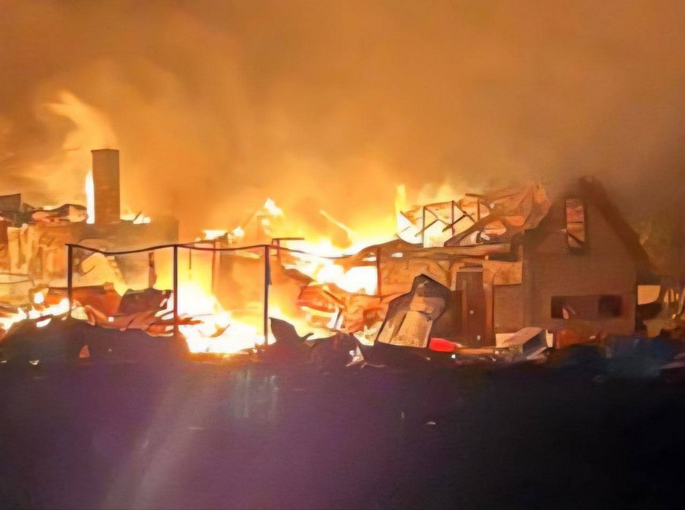 photo 2025 11 04 07 34 52 (2) У Нікополі постраждали троє працівників «екстренки», є загибла і 8 поранених на Синельниківщині, під атакою була Павлоградщина – важка ніч на Дніпропетровщині 4 листопада (фото)