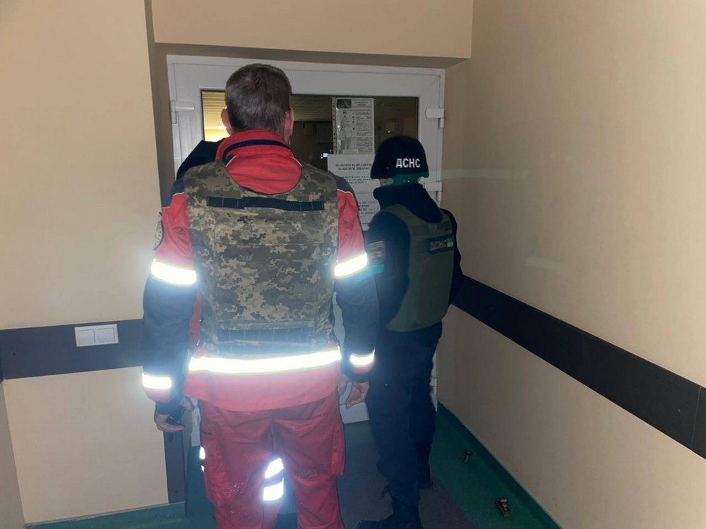 photo 2025 11 04 07 34 53 (3) У Нікополі постраждали троє працівників «екстренки», є загибла і 8 поранених на Синельниківщині, під атакою була Павлоградщина – важка ніч на Дніпропетровщині 4 листопада (фото)