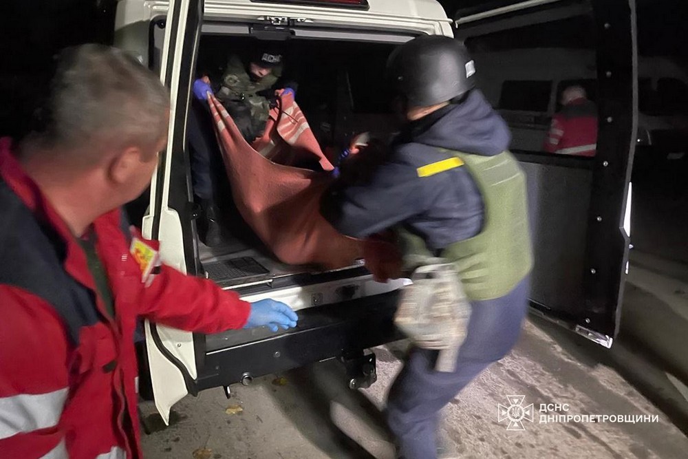 У Нікополі ворог цілеспрямовано вдарив по швидкій – подробиці від ДСНС (фото) 1 У Нікополі ворог цілеспрямовано вдарив по швидкій – подробиці від ДСНС (фото)