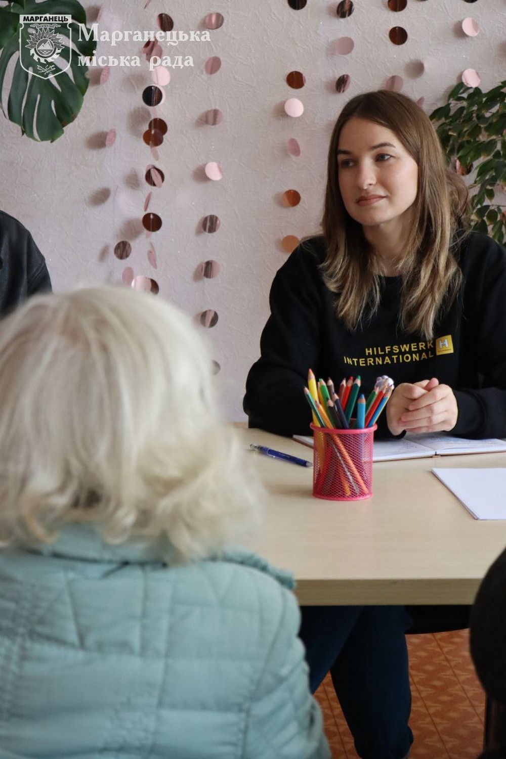 У Марганці сьогодні відбулася перша зустріч психологічних консультацій для людей поважного віку «Квіти осені» (фото)