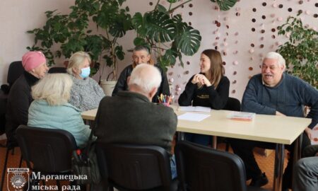У Марганці сьогодні відбулася перша зустріч психологічних консультацій для людей поважного віку «Квіти осені» (фото)