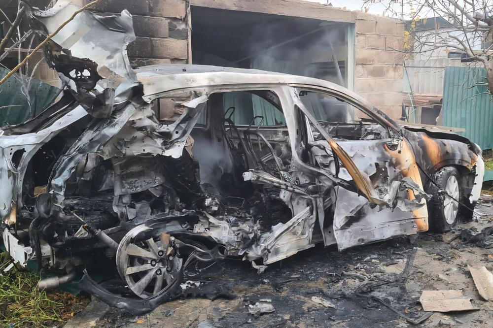 У Нікополі є поранений, побито АЗС і будинки, знищено авто, під обстрілом були також район і Синельниківщина (фото)