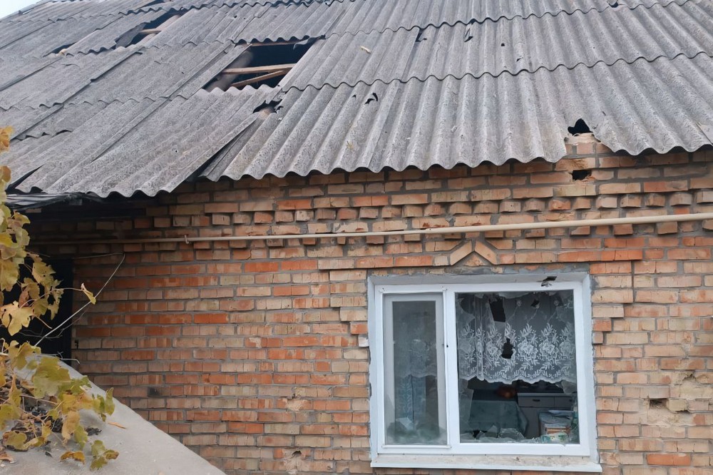 У Нікополі є поранений, побито АЗС і будинки, знищено авто, під обстрілом були також район і Синельниківщина (фото)