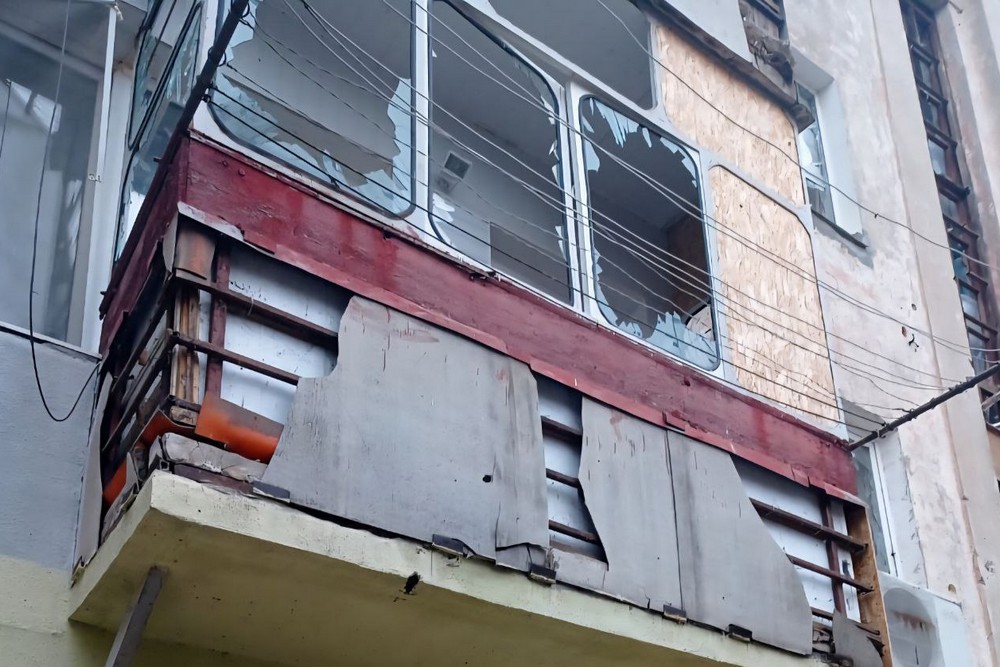 У Нікополі є поранений, побито АЗС і будинки, знищено авто, під обстрілом були також район і Синельниківщина (фото)