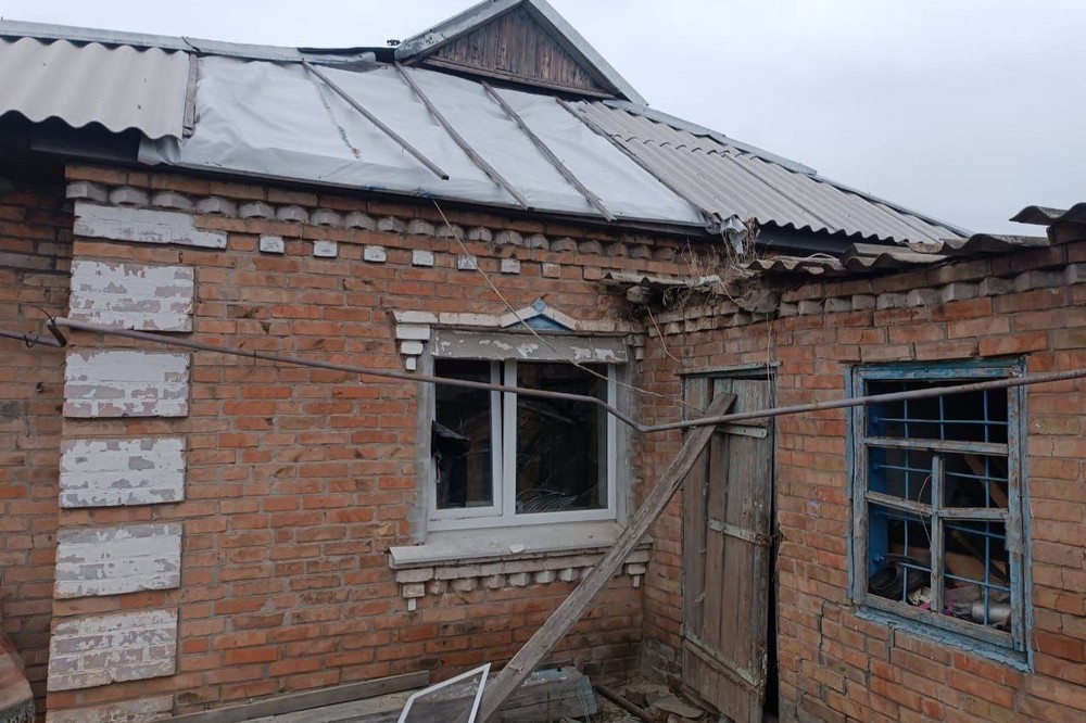 У Нікополі є поранений, побито АЗС і будинки, знищено авто, під обстрілом були також район і Синельниківщина (фото)