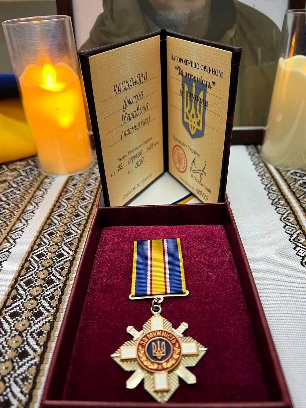 Родині полеглого Захисника з Нікопольщини вручили державну нагороду Родині полеглого Захисника з Нікопольщини вручили державну нагороду