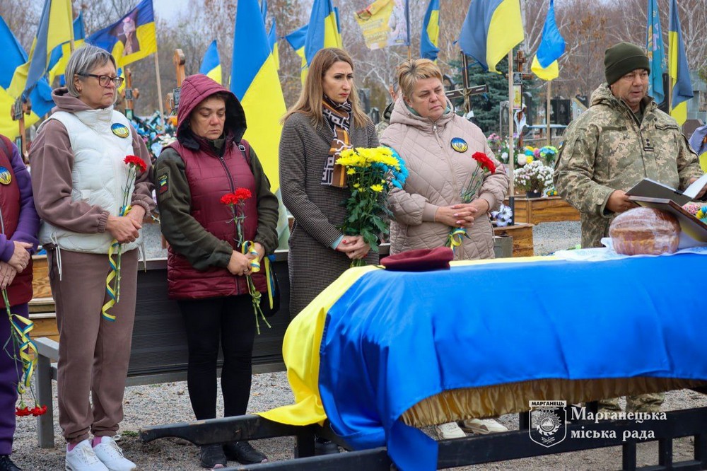 photo 2025 11 06 13 13 12 (3) На Нікопольщині провели в останню путь Героя: фото