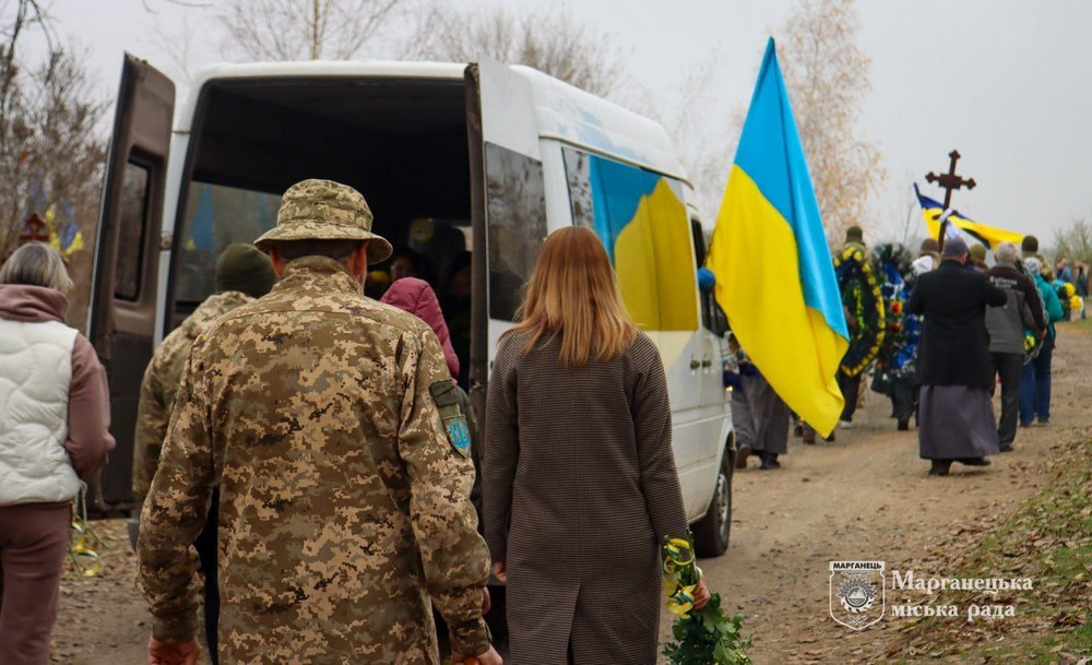 photo 2025 11 06 13 13 12 (4) На Нікопольщині провели в останню путь Героя: фото