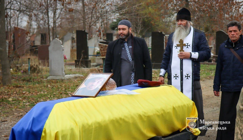 photo 2025 11 06 13 13 12 На Нікопольщині провели в останню путь Героя: фото