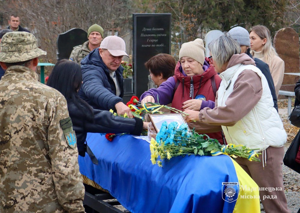 photo 2025 11 06 13 13 13 (3) На Нікопольщині провели в останню путь Героя: фото