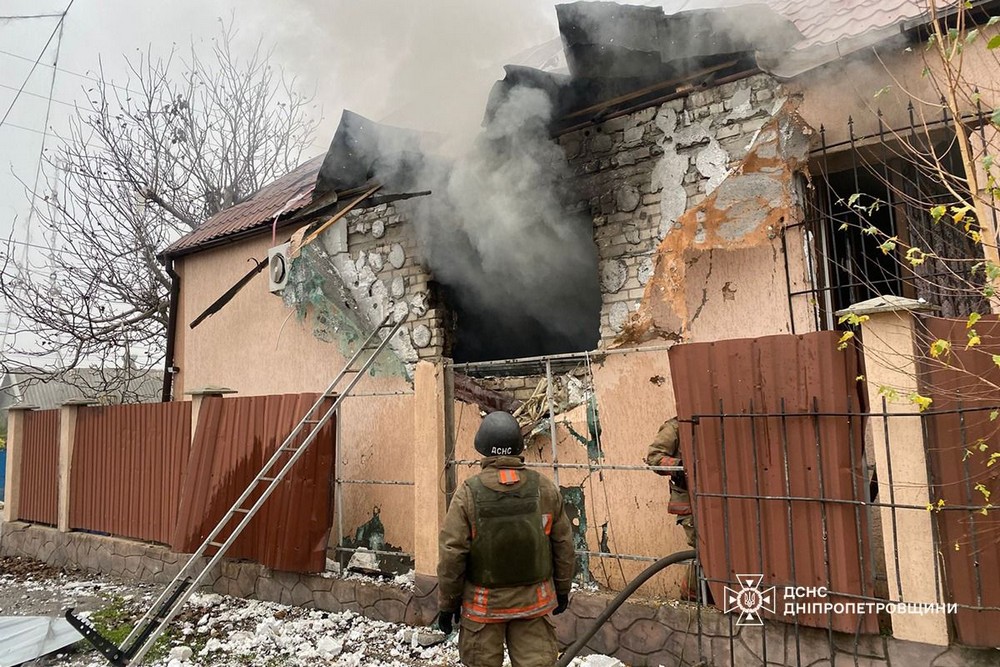 У Нікополі двоє поранених – ворожий дрон влучив у будинок 1 У Нікополі двоє поранених – ворожий дрон влучив у будинок