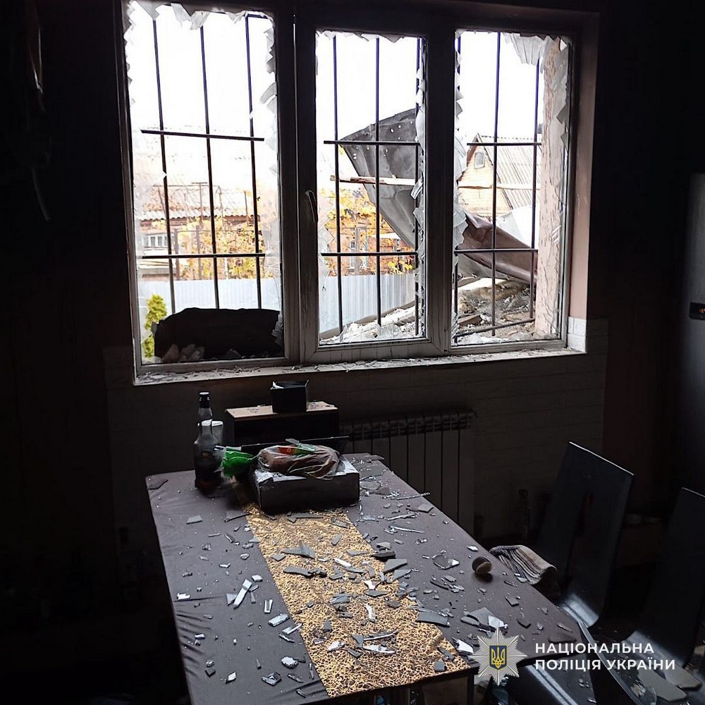 photo 2025 11 07 14 34 04 (2) У Нікополі сьогодні поранено подружжя, у Томаківській громаді вчора постраждав чоловік: поліція про наслідки обстрілів Дніпропетровщини