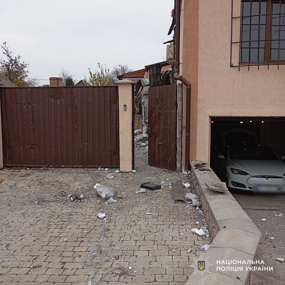 photo 2025 11 07 14 34 04 (3) У Нікополі сьогодні поранено подружжя, у Томаківській громаді вчора постраждав чоловік: поліція про наслідки обстрілів Дніпропетровщини