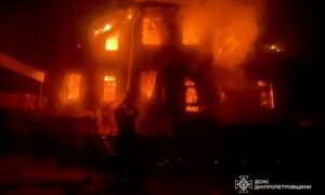 Спалахнули будинок, храм і банк: про наслідки обстрілів Нікополя і Синельниківщини розповіли у ДСНС