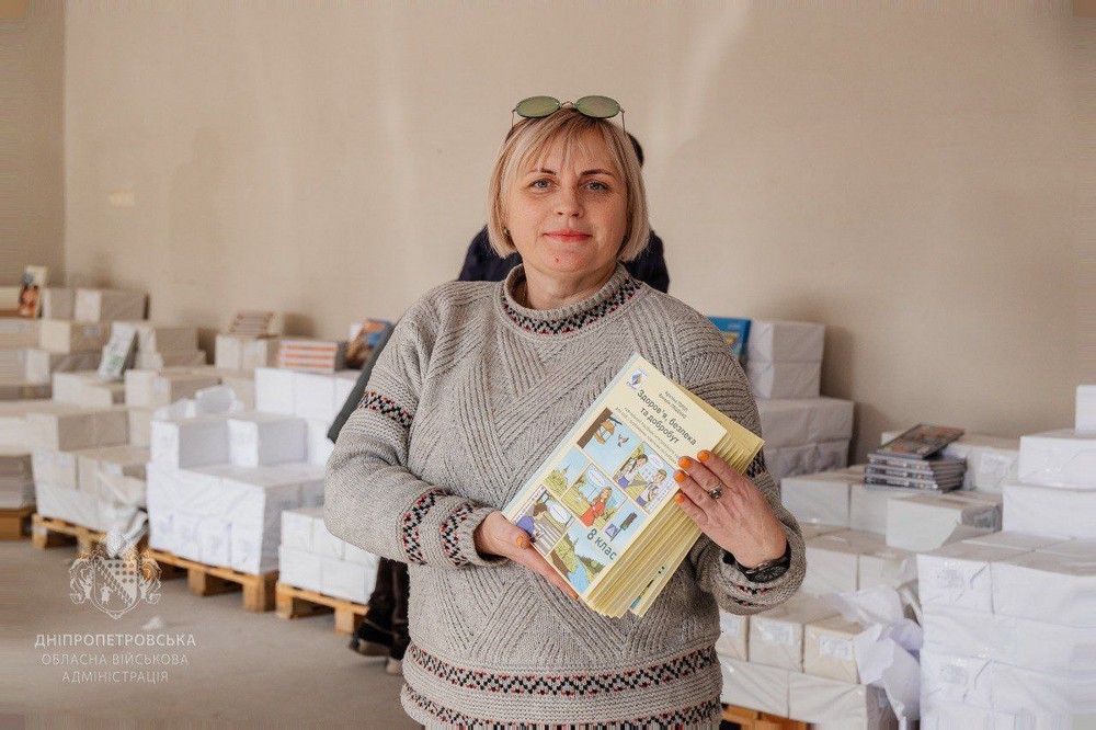Дніпропетровщина отримала підручники: фото