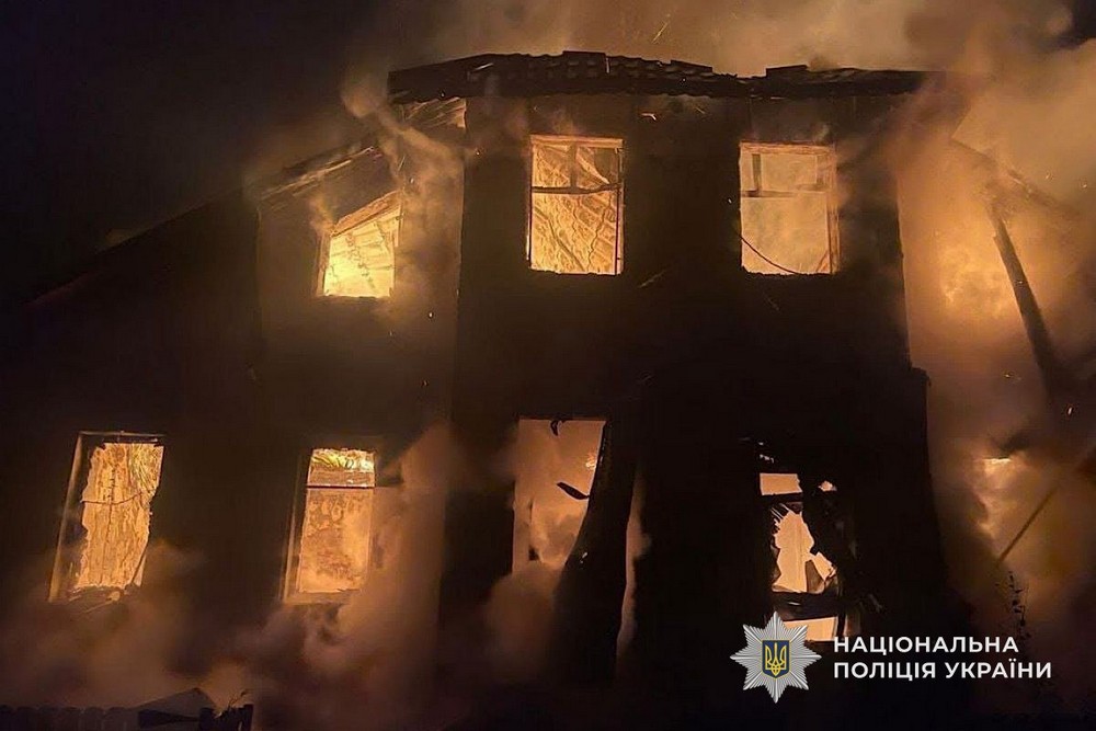 У Нікополі ворожий снаряд прилетів у будинок і поранив 83-річну жінку – поліція про наслідки обстрілів Дніпропетровщини