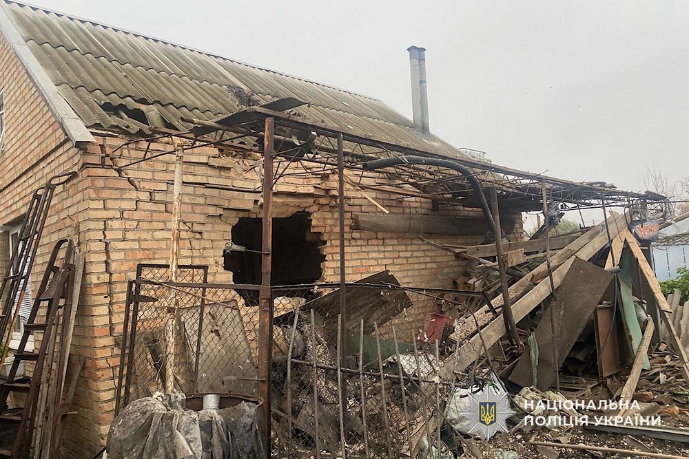 Нікополь під вогнем РСЗВ, є поранені у Марганецькій громаді і на Синельниківщині – поліція про наслідки ворожих атак (фото)
