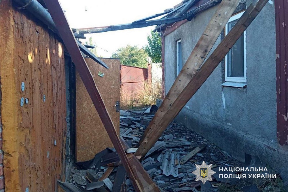 Нікополь під вогнем РСЗВ, є поранені у Марганецькій громаді і на Синельниківщині – поліція про наслідки ворожих атак (фото)