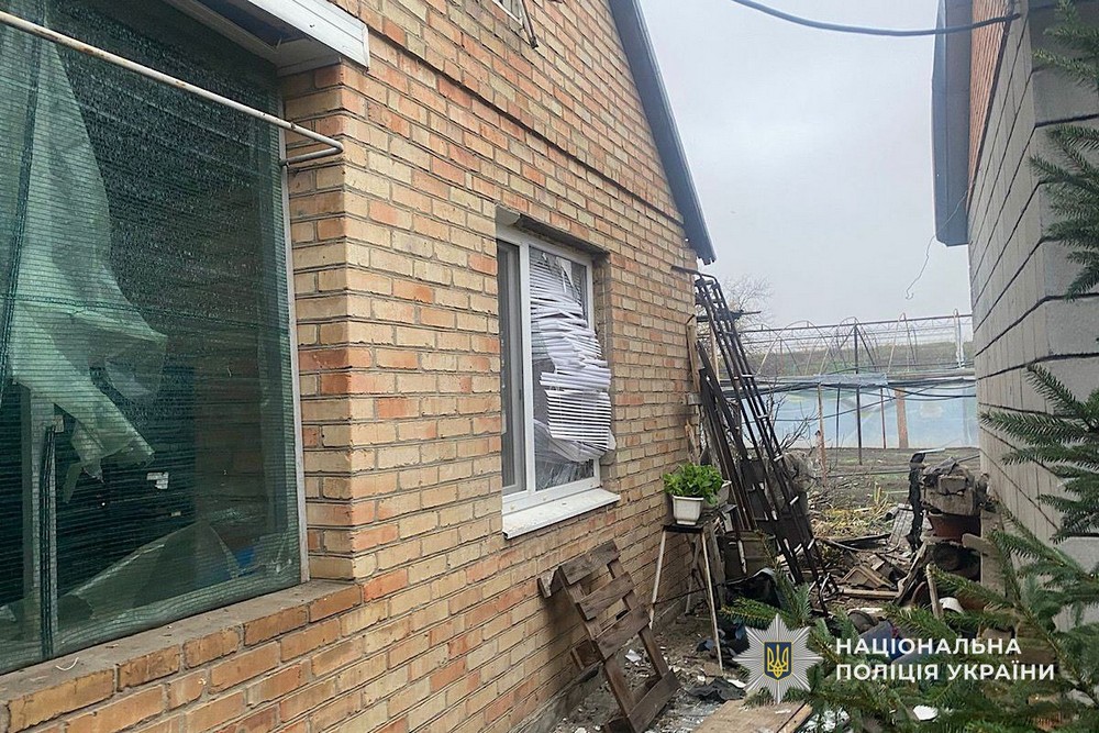 Нікополь під вогнем РСЗВ, є поранені у Марганецькій громаді і на Синельниківщині – поліція про наслідки ворожих атак (фото)