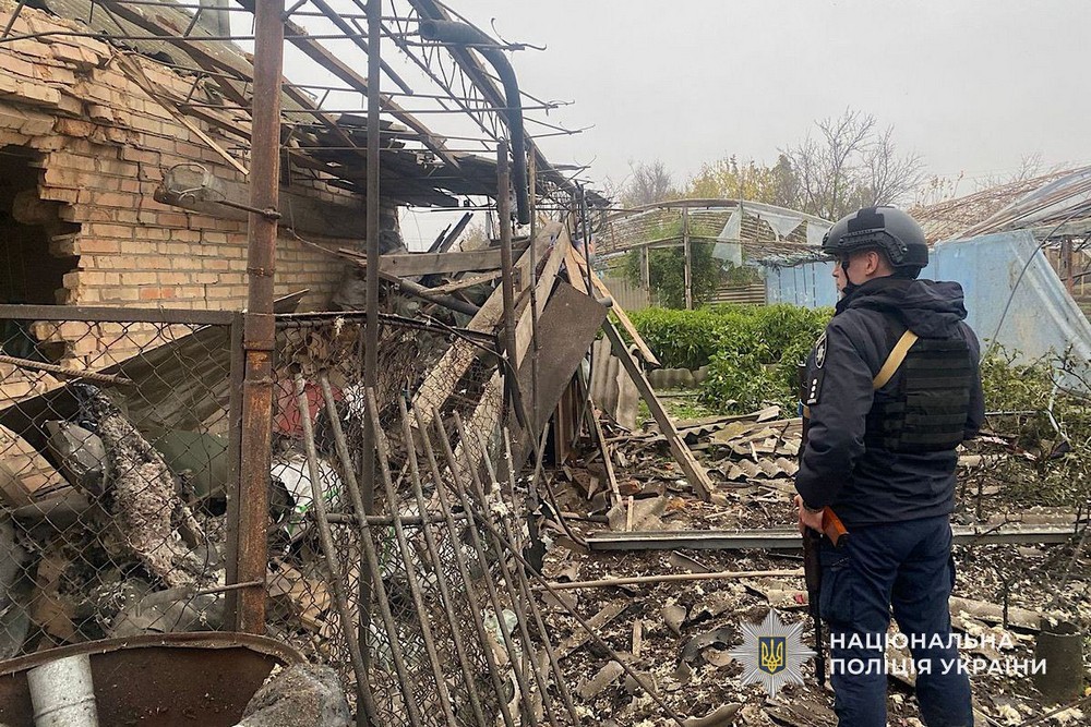 Нікополь під вогнем РСЗВ, є поранені у Марганецькій громаді і на Синельниківщині – поліція про наслідки ворожих атак (фото)